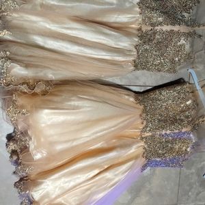 2 vestidos dorados uno es talla Xsmall y el otro es M c/u se vende por separado